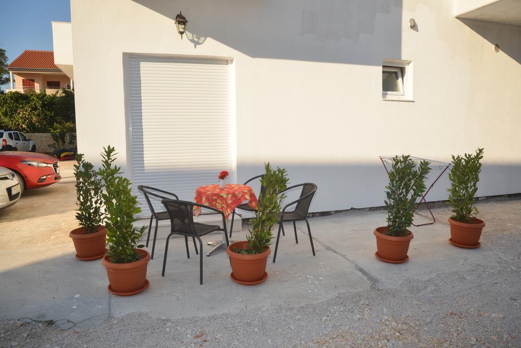 Apartments Lavanda Turanj Esterno foto